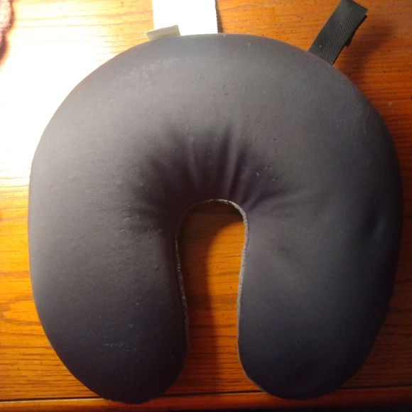 Small travel pillow in charcoal gray - Picture 2 of 2